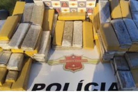 Motorista é preso com mais de 114 kg de maconha na Rodovia SP-215 em Casa Branca