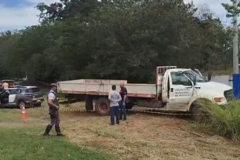 Caminhão da Prefeitura de Mococa é furtado e localizado horas depois na SP-340