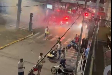Polícia Militar usa bombas de efeito moral para dispersar confusão após desfile de cavaleiros em Vargem Grande do Sul